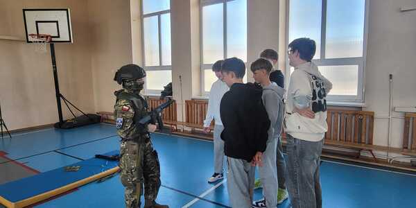 warsztaty_wojskowe_klas_7 (11).jpg