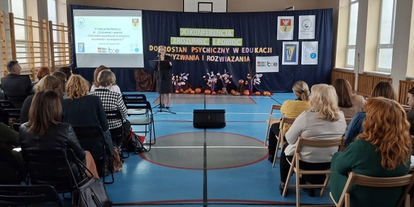 zrozumiec_i_pomoc_konferencja (27).jpg