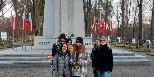 wizyta_su_na_cmetarz_wojskowy (3).jpg