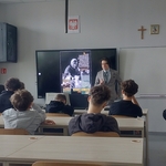 spotkanie_klas_8_z_przedstawicielem_ipn_1.jpg
