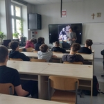 spotkanie_klas_8_z_przedstawicielem_ipn_2.jpg
