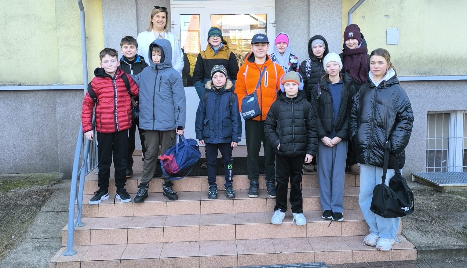 brazowy_medal_i_sportowa_walka_do_konca_reprezentacja_sp7_na_igrzyskach_miasta_w_plywaniu_3.jpg