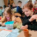 kolorowa_wielkanoc_w_skansenie_uczniowie_klas_1a_odkrywaja_tradycje_podlasia_35.jpg