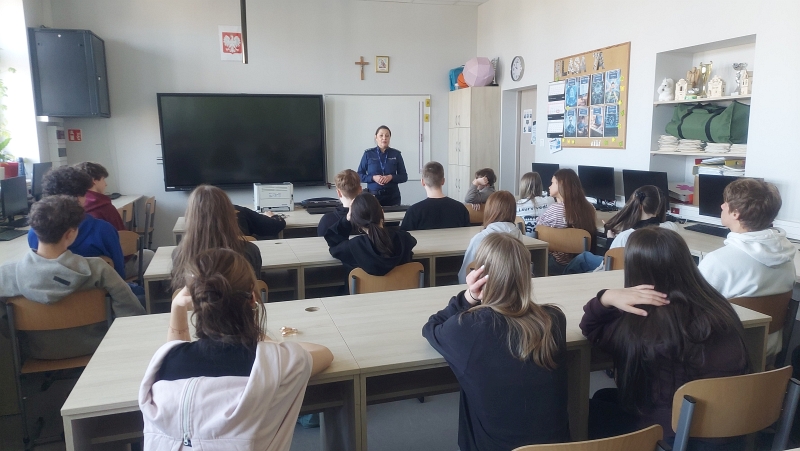 spotkania_profilaktyczne_dla_uczniow_klas_osmych_dotyczace_cyberprzemocy_2.jpg
