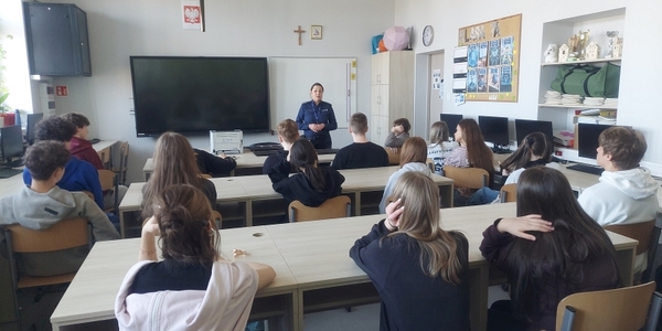 spotkania_profilaktyczne_dla_uczniow_klas_osmych_dotyczace_cyberprzemocy_2.jpg