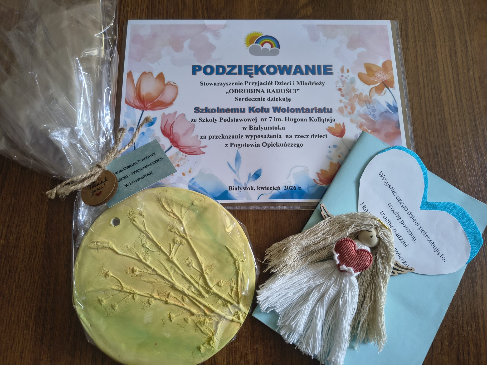 kiermasz_charytatywny_na_rzecz_stowarzyszenia_przyjaciol_dzieci_i_mlodziezy_odrobina_radosci_2.jpg