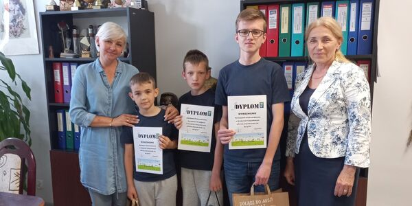 Szkolni_Laureaci_Miejskiego_Konkursu  (1).jpg