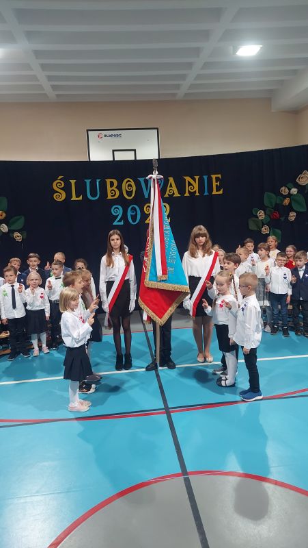 slubowanie_pierwszoklasistow (13).jpg
