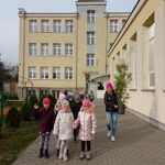 sadzenie_drzewek_przez_klasy_1 (2).jpg