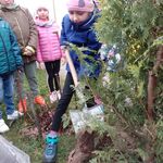 sadzenie_drzewek_przez_klasy_1 (35).jpg
